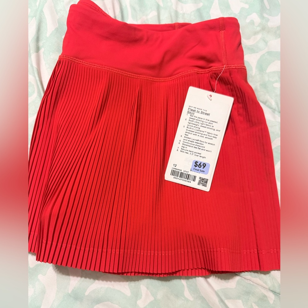 Lululemon/Red Pleated Skirt/12